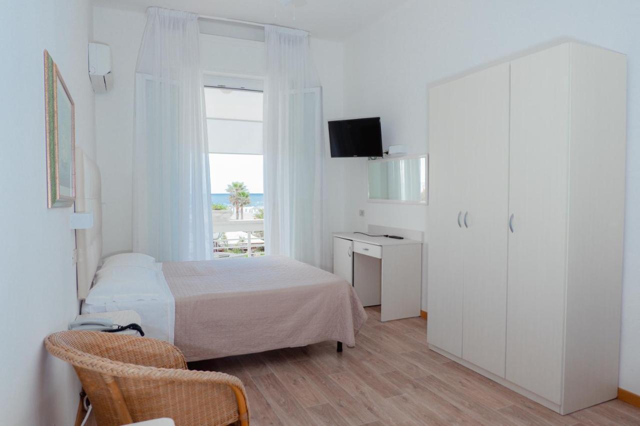 Hotel Lungomare Cattolica Extérieur photo