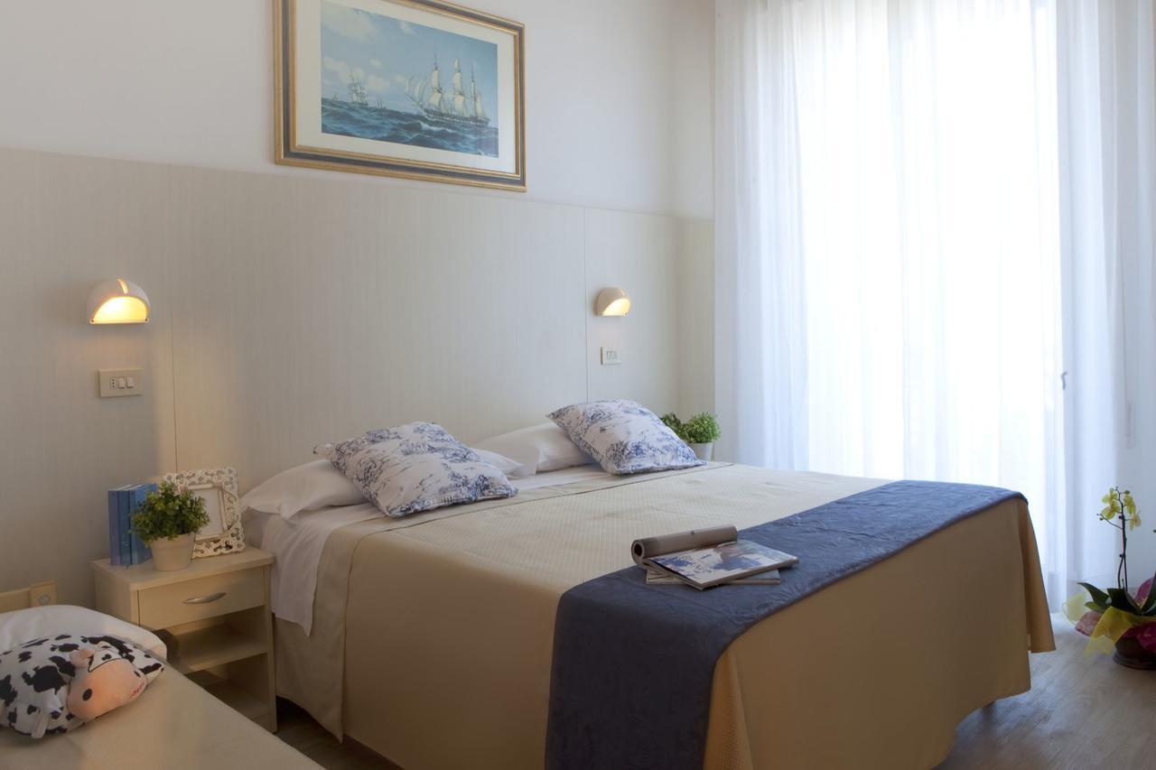Hotel Lungomare Cattolica Extérieur photo